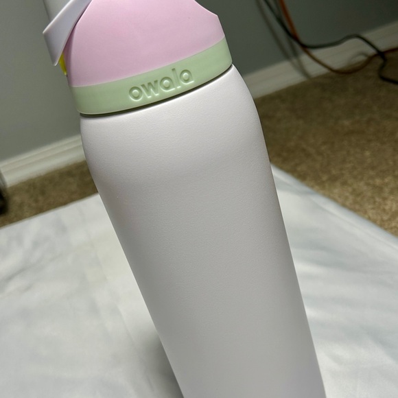 Owala FreeSip 40 oz Water Bottle Candy Coated - Picture 3 of 6